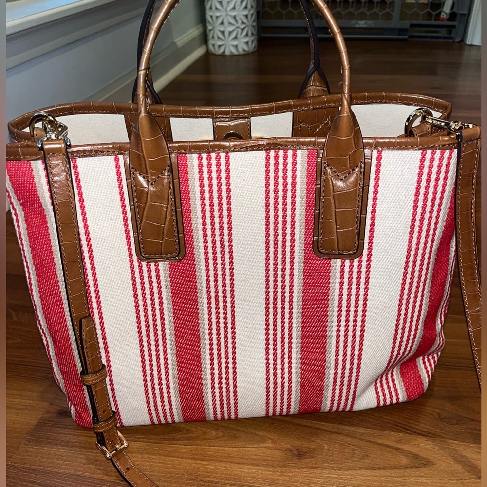 Michael Kors Greenwich Tote - Picture 2 of 7